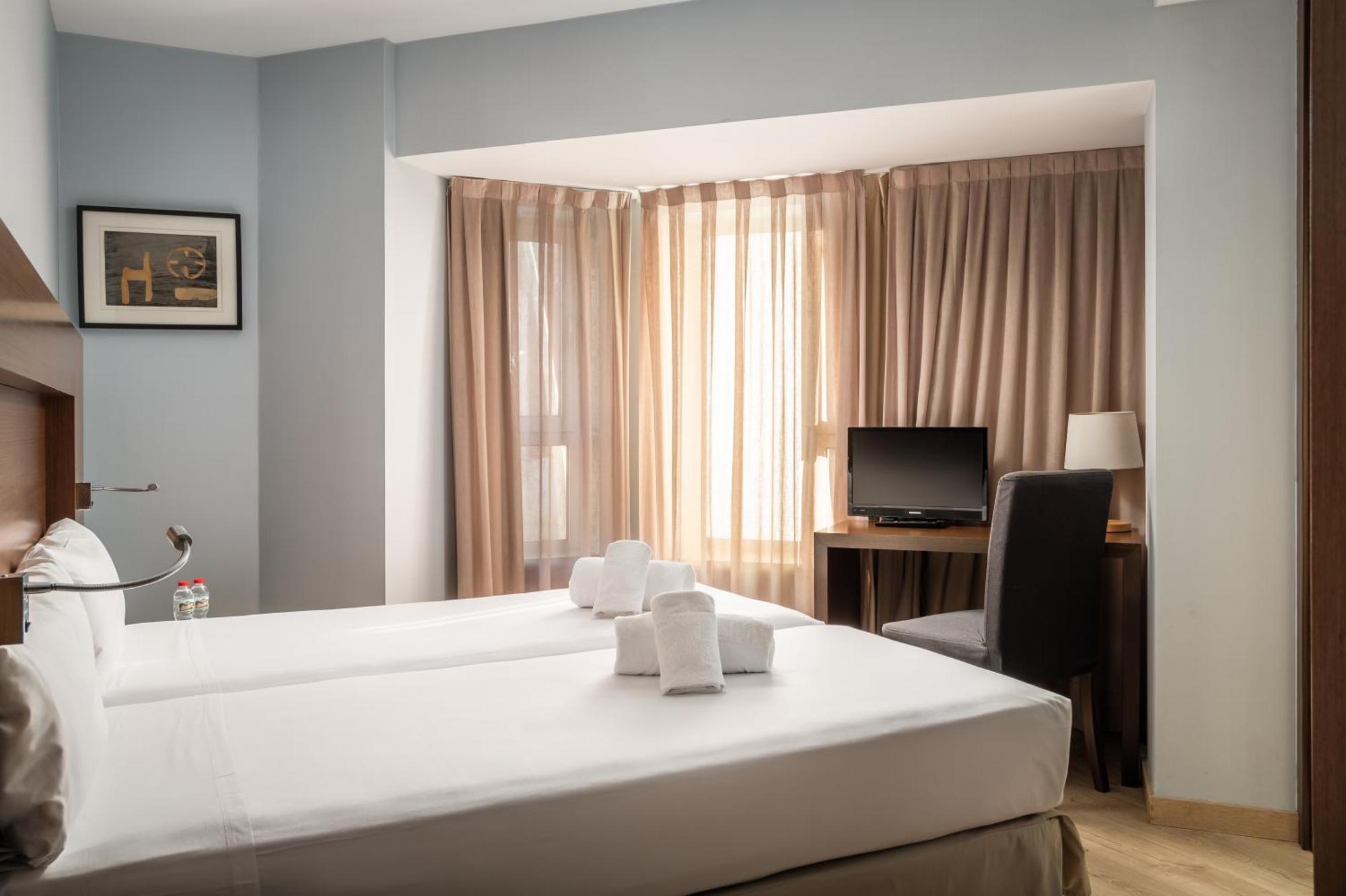 Hotel Madanis Liceo Οσπιταλέτ ντε Λιοβρεγάτ Εξωτερικό φωτογραφία