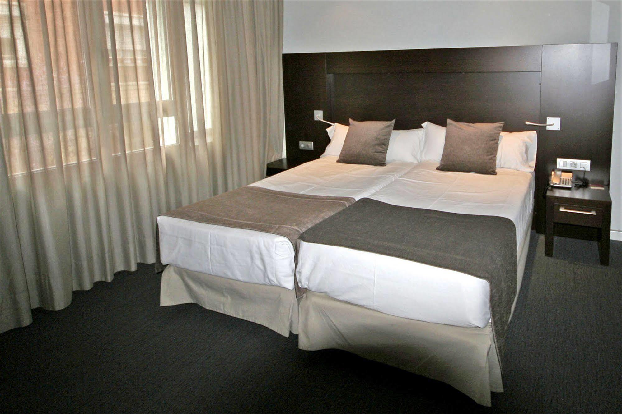 Hotel Madanis Liceo Οσπιταλέτ ντε Λιοβρεγάτ Εξωτερικό φωτογραφία
